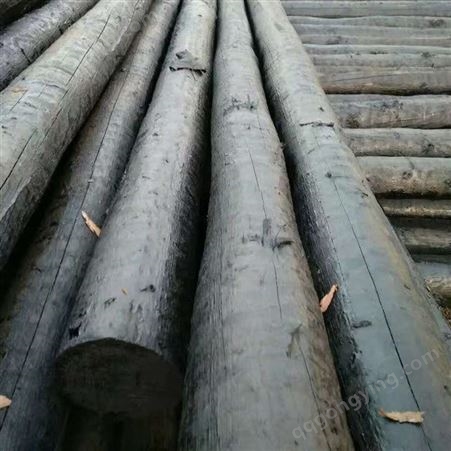 厂家生产6米-10米 防腐油木杆 黑木杆 油炸杆 通讯油木杆 油木电杆